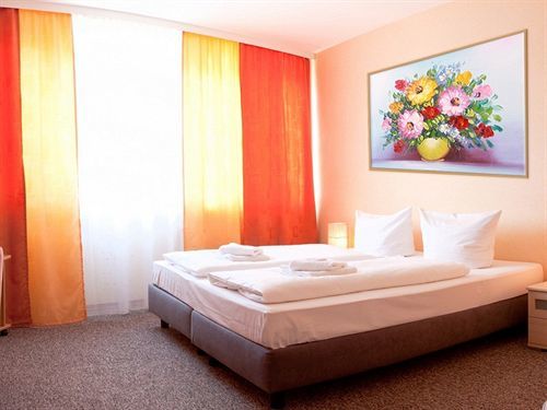 Amadeus Hotel 2*