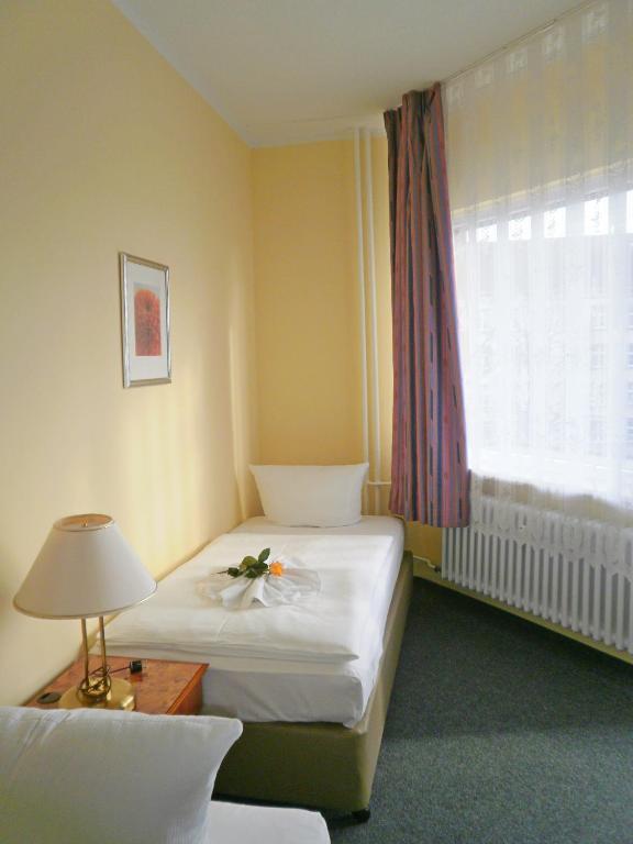 Amadeus Hotel 2*