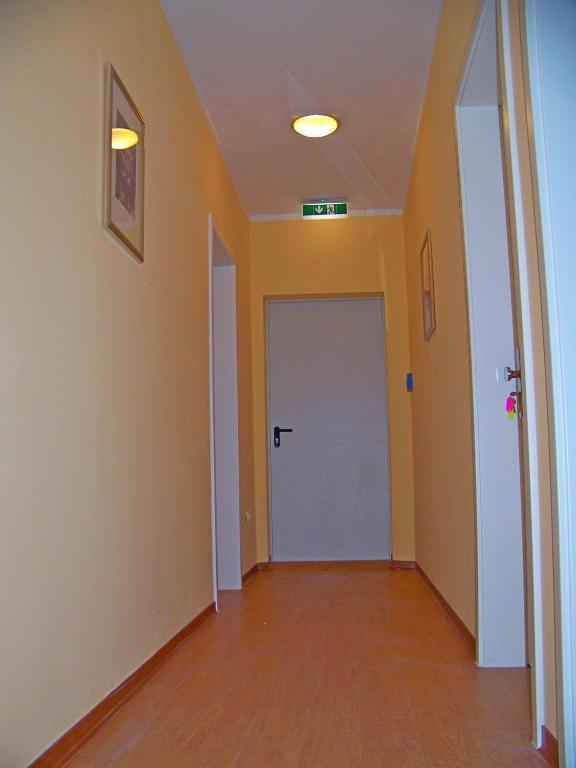 Amadeus Hotel 2*