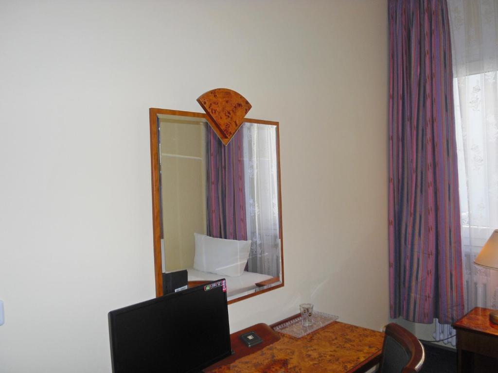 Amadeus Hotel 2*