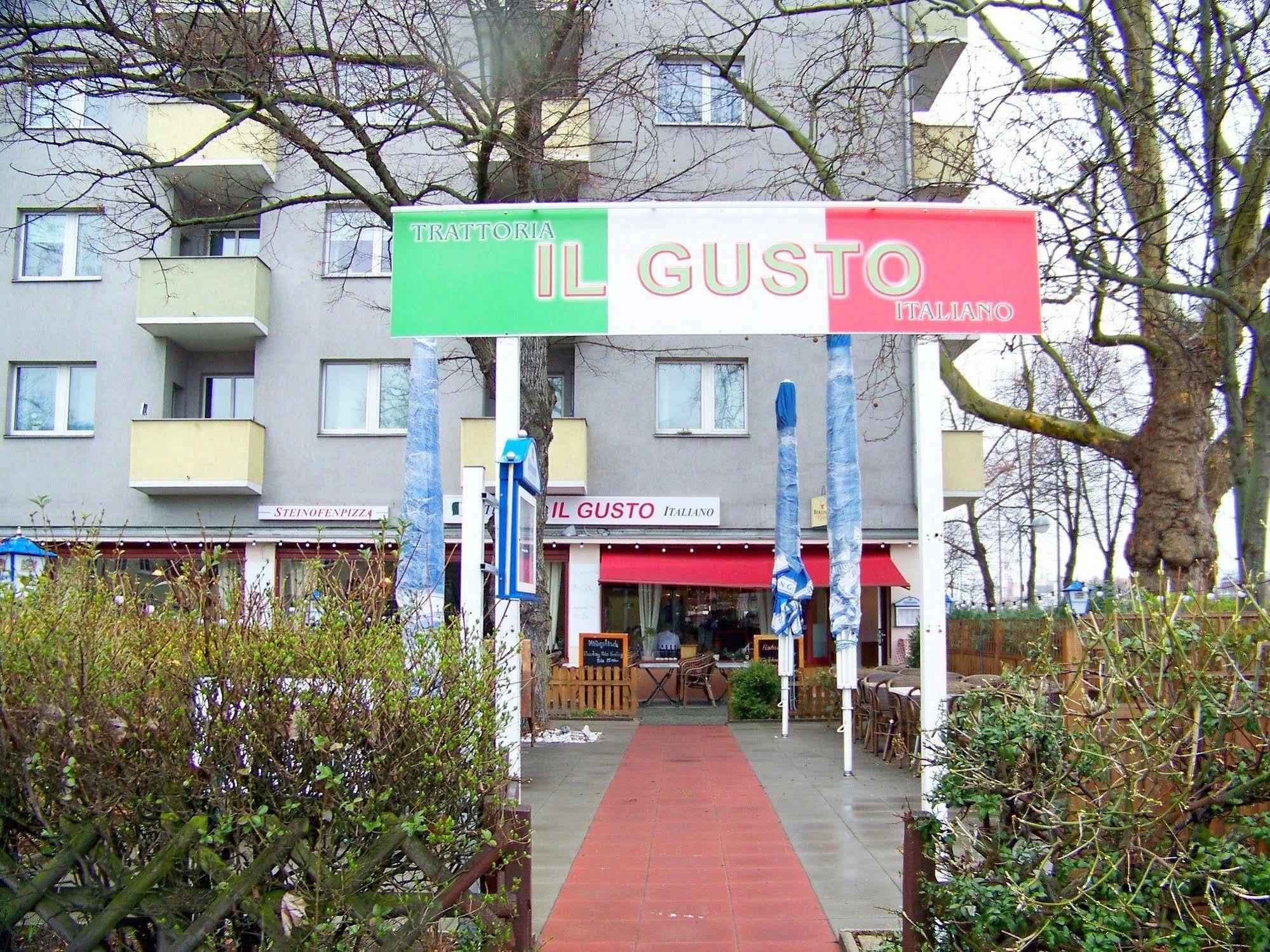 Amadeus Hotel 2*